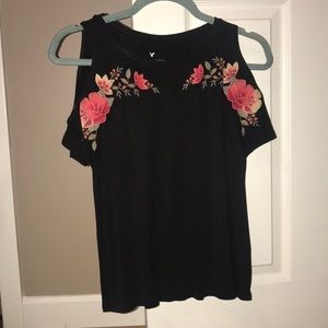 black short sleeve cold shoulder top